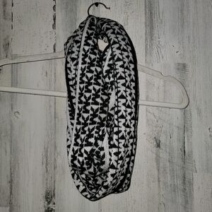 🧡Michael Kors Jet Set Logo Infinity Scarf